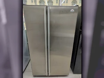 White-Westinghouse  Bottom Freezer Refrigerator  Gray