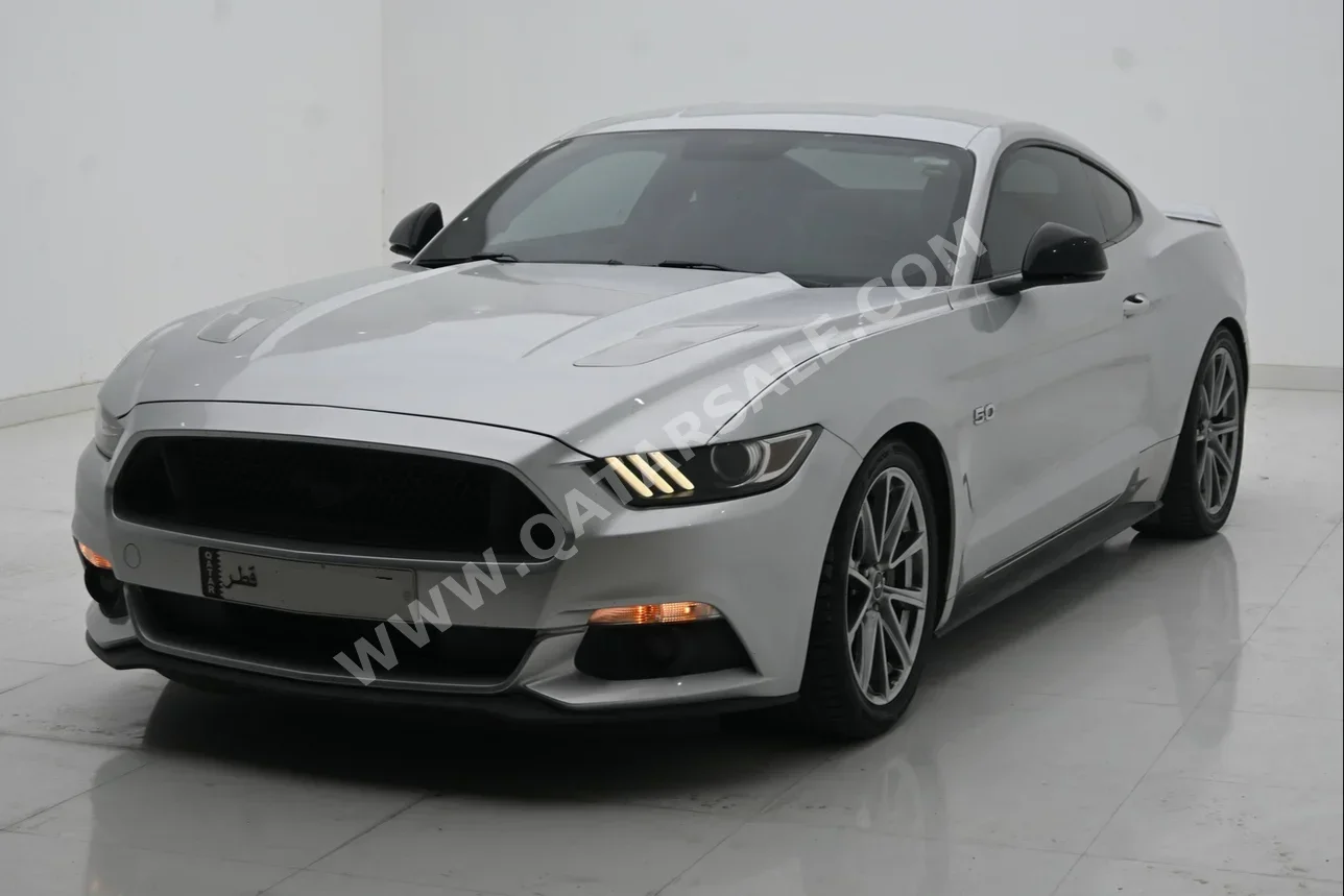 Ford  Mustang  GT Premium  2015  Manual  204,000 Km  8 Cylinder  Rear Wheel Drive (RWD)  Coupe / Sport  Silver