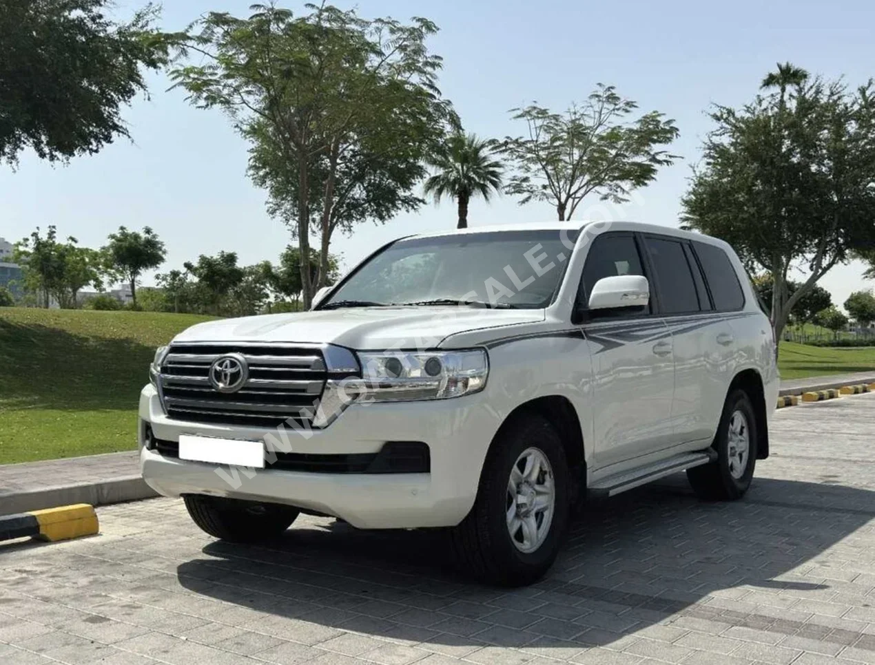 Toyota  Land Cruiser  GXR  2018  Automatic  99,750 Km  6 Cylinder  Four Wheel Drive (4WD)  SUV  White