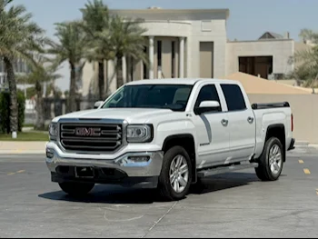GMC  Sierra  2500 HD  2016  Automatic  85,000 Km  8 Cylinder  Four Wheel Drive (4WD)  Pick Up  White