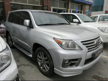 Lexus  LX  570 S  2013  Automatic  230,000 Km  8 Cylinder  Four Wheel Drive (4WD)  SUV  Silver