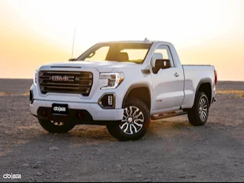 GMC  Sierra  AT4  2021  Automatic  32,000 Km  8 Cylinder  Four Wheel Drive (4WD)  Pick Up  White  With Warranty