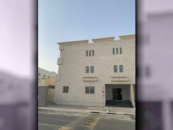 مباني ,ابراج ومجمعات سكن عائلي  الدوحة  فريج كليب  للبيع