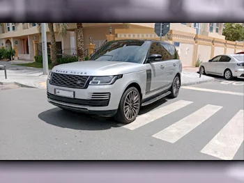 Land Rover  Range Rover  Vogue  2018  Automatic  77,000 Km  8 Cylinder  Four Wheel Drive (4WD)  SUV  Silver