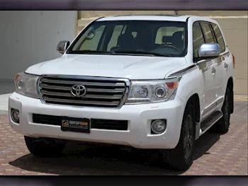  Toyota  Land Cruiser  GXR  2015  Automatic  254,000 Km  8 Cylinder  Four Wheel Drive (4WD)  SUV  White  With Warranty