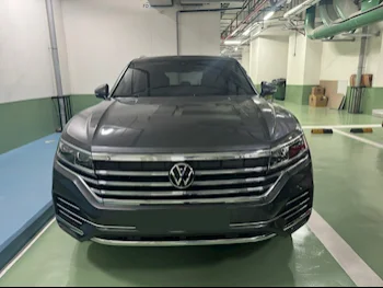 Volkswagen  Touareg  Highline plus  2023  Automatic  23,000 Km  6 Cylinder  Four Wheel Drive (4WD)  SUV  Gray  With Warranty