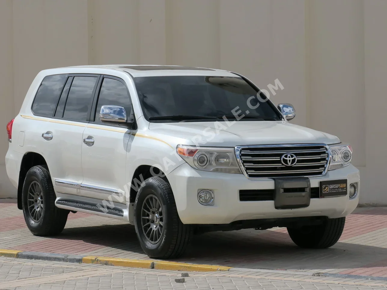 Toyota  Land Cruiser  GXR  2015  Automatic  308,000 Km  8 Cylinder  Four Wheel Drive (4WD)  SUV  White