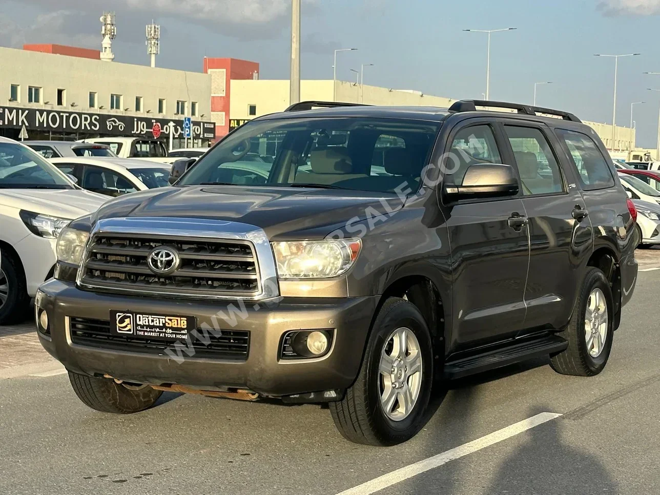 Toyota  Sequoia  SR5  2016  Automatic  130,000 Km  8 Cylinder  Four Wheel Drive (4WD)  SUV  Gray