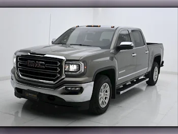 GMC  Sierra  2017  Automatic  38,000 Km  8 Cylinder  Four Wheel Drive (4WD)  Pick Up  Gray