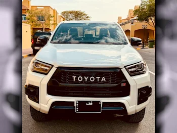Toyota  Hilux  GR Sport  2022  Automatic  0 Km  6 Cylinder  Four Wheel Drive (4WD)  Pick Up  White and Black  With Warranty