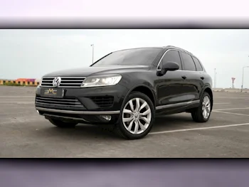 Volkswagen  Touareg  Highline plus  2015  Automatic  82,000 Km  6 Cylinder  All Wheel Drive (AWD)  SUV  Black