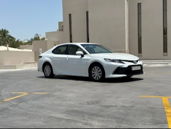 Toyota  Camry  LE  2022  Automatic  32,000 Km  4 Cylinder  Front Wheel Drive (FWD)  Sedan  White