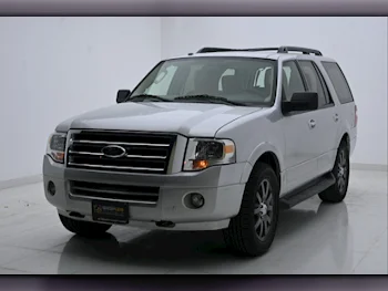Ford  Expedition  XLT  2013  Automatic  101,000 Km  8 Cylinder  Four Wheel Drive (4WD)  SUV  Silver