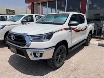 Toyota  Hilux  2022  Automatic  40,000 Km  4 Cylinder  Four Wheel Drive (4WD)  Pick Up  White  With Warranty