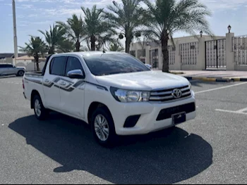 Toyota  Hilux  2018  Automatic  164,000 Km  4 Cylinder  Rear Wheel Drive (RWD)  Pick Up  White