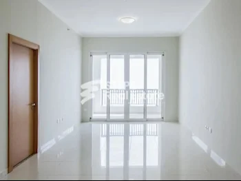 2 غرف نوم  شقة  للايجار  في الدوحة -  اللؤلؤة  نصف مفروشة