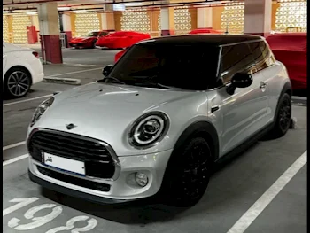 Mini  Cooper  2019  Automatic  37,000 Km  3 Cylinder  Front Wheel Drive (FWD)  Hatchback  Gray and Black  With Warranty