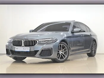 BMW  5-Series  520i  2022  Automatic  89,800 Km  4 Cylinder  Rear Wheel Drive (RWD)  Sedan  Gray  With Warranty