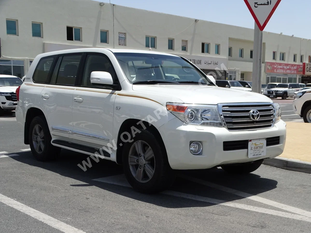 Toyota  Land Cruiser  VXR  2015  Automatic  296,000 Km  8 Cylinder  Four Wheel Drive (4WD)  SUV  White