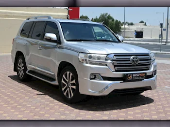 Toyota  Land Cruiser  VXS  2016  Automatic  298,000 Km  8 Cylinder  Four Wheel Drive (4WD)  SUV  Silver