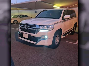 Toyota  Land Cruiser  G  2016  Automatic  90,400 Km  6 Cylinder  Four Wheel Drive (4WD)  SUV  Pearl Matte