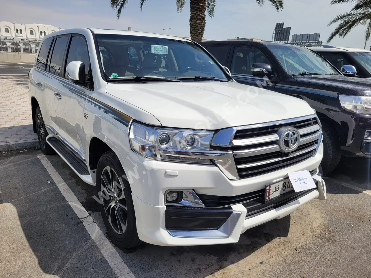 Toyota  Land Cruiser  VXR  2019  Automatic  160,000 Km  8 Cylinder  Four Wheel Drive (4WD)  SUV  White