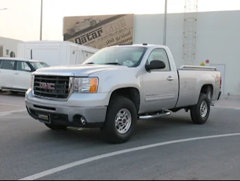 GMC  Sierra  2500 HD  2007  Automatic  161,000 Km  8 Cylinder  Four Wheel Drive (4WD)  Pick Up  Silver