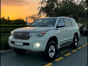 Toyota  Land Cruiser  VXR  2013  Automatic  290,000 Km  8 Cylinder  Four Wheel Drive (4WD)  SUV  White  With Warranty