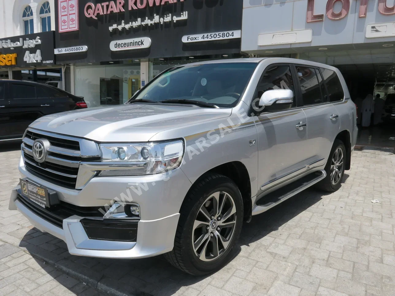 Toyota  Land Cruiser  VXR- Grand Touring S  2020  Automatic  122,000 Km  8 Cylinder  Four Wheel Drive (4WD)  SUV  Silver