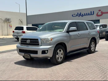 Toyota  Sequoia  2015  Automatic  165,000 Km  8 Cylinder  Four Wheel Drive (4WD)  SUV  Silver