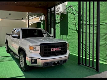 GMC  Sierra  1500  2014  Automatic  260,000 Km  8 Cylinder  Four Wheel Drive (4WD)  Pick Up  Pearl