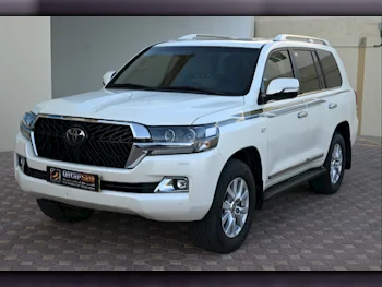 Toyota  Land Cruiser  VXR White Edition  2018  Automatic  55,000 Km  8 Cylinder  Four Wheel Drive (4WD)  SUV  White