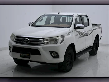 Toyota  Hilux  2017  Manual  270,000 Km  4 Cylinder  Four Wheel Drive (4WD)  Pick Up  White