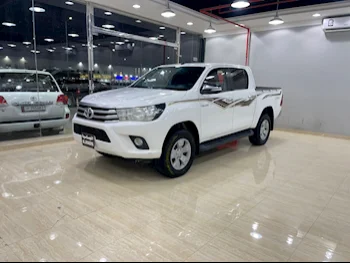 Toyota  Hilux  SR5  2016  Automatic  189,000 Km  4 Cylinder  Four Wheel Drive (4WD)  Pick Up  White