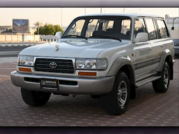 Toyota  Land Cruiser  VXR Limited  1997  Automatic  465,000 Km  6 Cylinder  Four Wheel Drive (4WD)  SUV  White