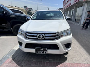 Toyota  Hilux  SR5  2019  Manual  350,000 Km  4 Cylinder  Four Wheel Drive (4WD)  Pick Up  White