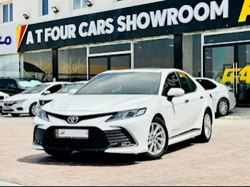 Toyota  Camry  GLE  2019  Automatic  39,000 Km  4 Cylinder  Front Wheel Drive (FWD)  Sedan  White