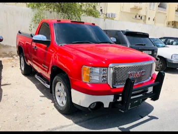 GMC  Sierra  2011  Automatic  214,000 Km  8 Cylinder  Four Wheel Drive (4WD)  Pick Up  Red