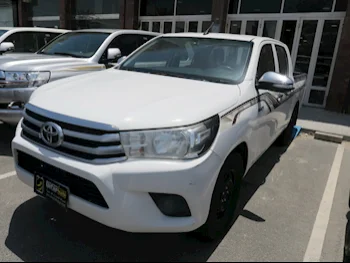 Toyota  Hilux  2017  Automatic  236,000 Km  4 Cylinder  Four Wheel Drive (4WD)  Pick Up  White