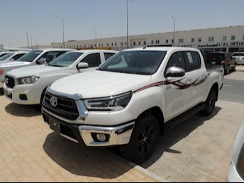 Toyota  Hilux  2022  Automatic  85,000 Km  6 Cylinder  Four Wheel Drive (4WD)  Pick Up  White  With Warranty