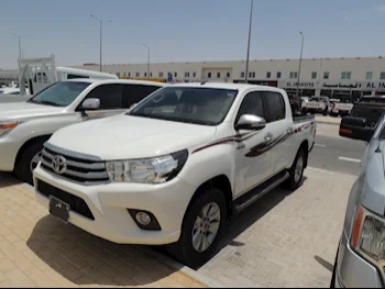 Toyota  Hilux  2017  Automatic  214,000 Km  4 Cylinder  Four Wheel Drive (4WD)  Pick Up  White