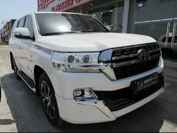 Toyota  Land Cruiser  VXS  2016  Automatic  188,000 Km  8 Cylinder  Four Wheel Drive (4WD)  SUV  White