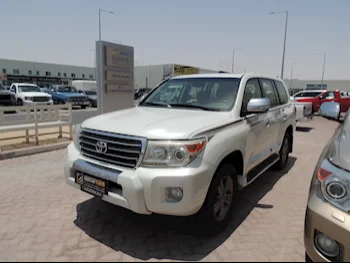 Toyota  Land Cruiser  GXR  2014  Automatic  237,000 Km  8 Cylinder  Four Wheel Drive (4WD)  SUV  Pearl