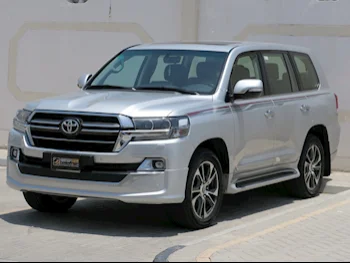 Toyota  Land Cruiser  GXR- Grand Touring  2020  Automatic  120,000 Km  8 Cylinder  Four Wheel Drive (4WD)  SUV  Silver
