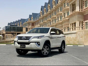 Toyota  Fortuner  2020  Automatic  142,000 Km  6 Cylinder  Four Wheel Drive (4WD)  SUV  White