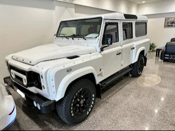 Land Rover  Defender  2016  Manual  25,000 Km  4 Cylinder  Four Wheel Drive (4WD)  SUV  White