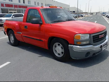 GMC  Sierra  2005  Manual  74,000 Km  8 Cylinder  Four Wheel Drive (4WD)  Pick Up  Red