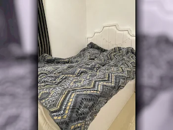 Beds Queen  White  Mattress Included