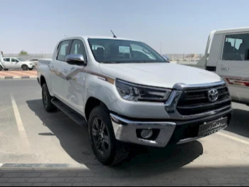 Toyota  Hilux  SR5  2024  Automatic  0 Km  4 Cylinder  Four Wheel Drive (4WD)  Pick Up  Pearl  With Warranty