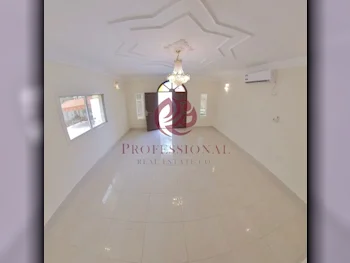 Family Residential  - Not Furnished  - Doha  - Al Dafna  - 5 Bedrooms